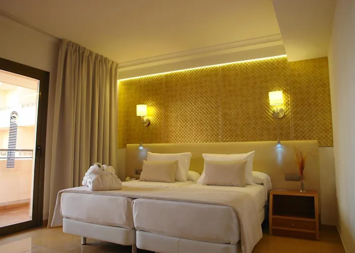 Готель Invisa La Cala (adults Only)