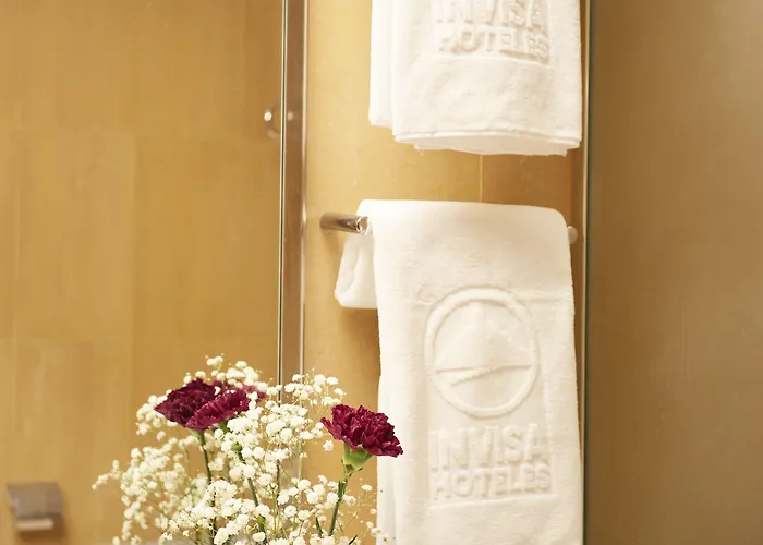 Готель Invisa La Cala (adults Only) Санта-Еулалія-дель-Ріо